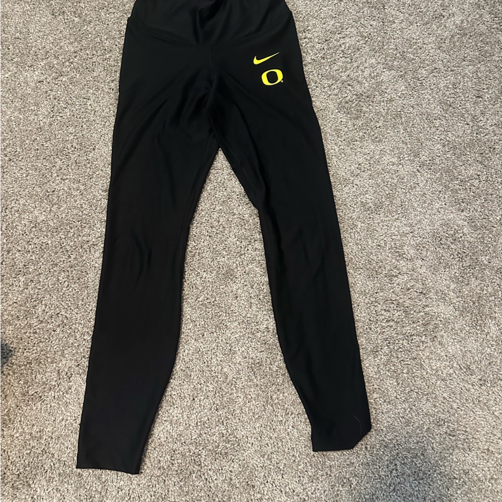 Nike Oregon Duck Running Pants slim cut - love the pop of color on the back